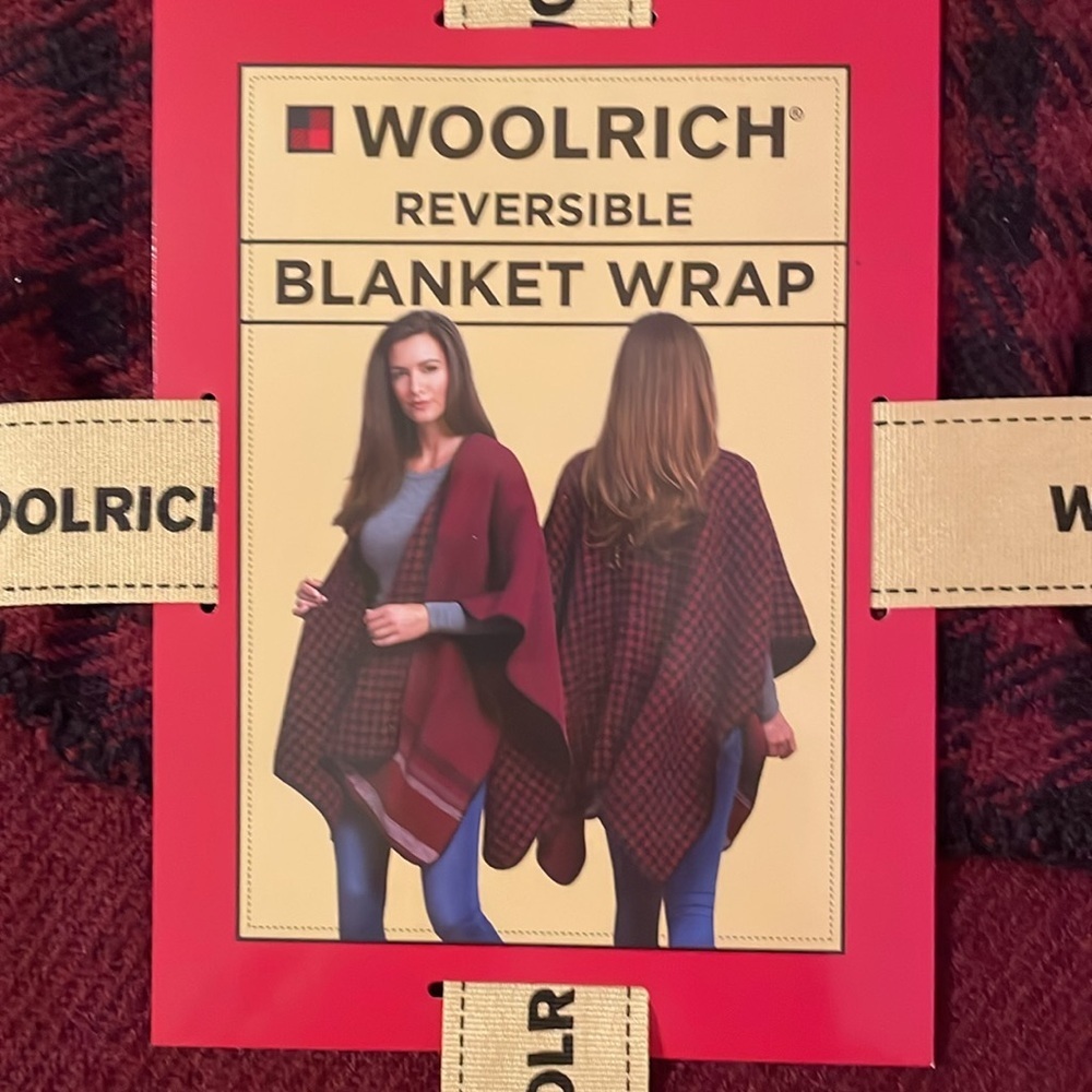 Woolrich Reversible Blanket Wrap - Burgundy and Black​ - Picture 4 of 4